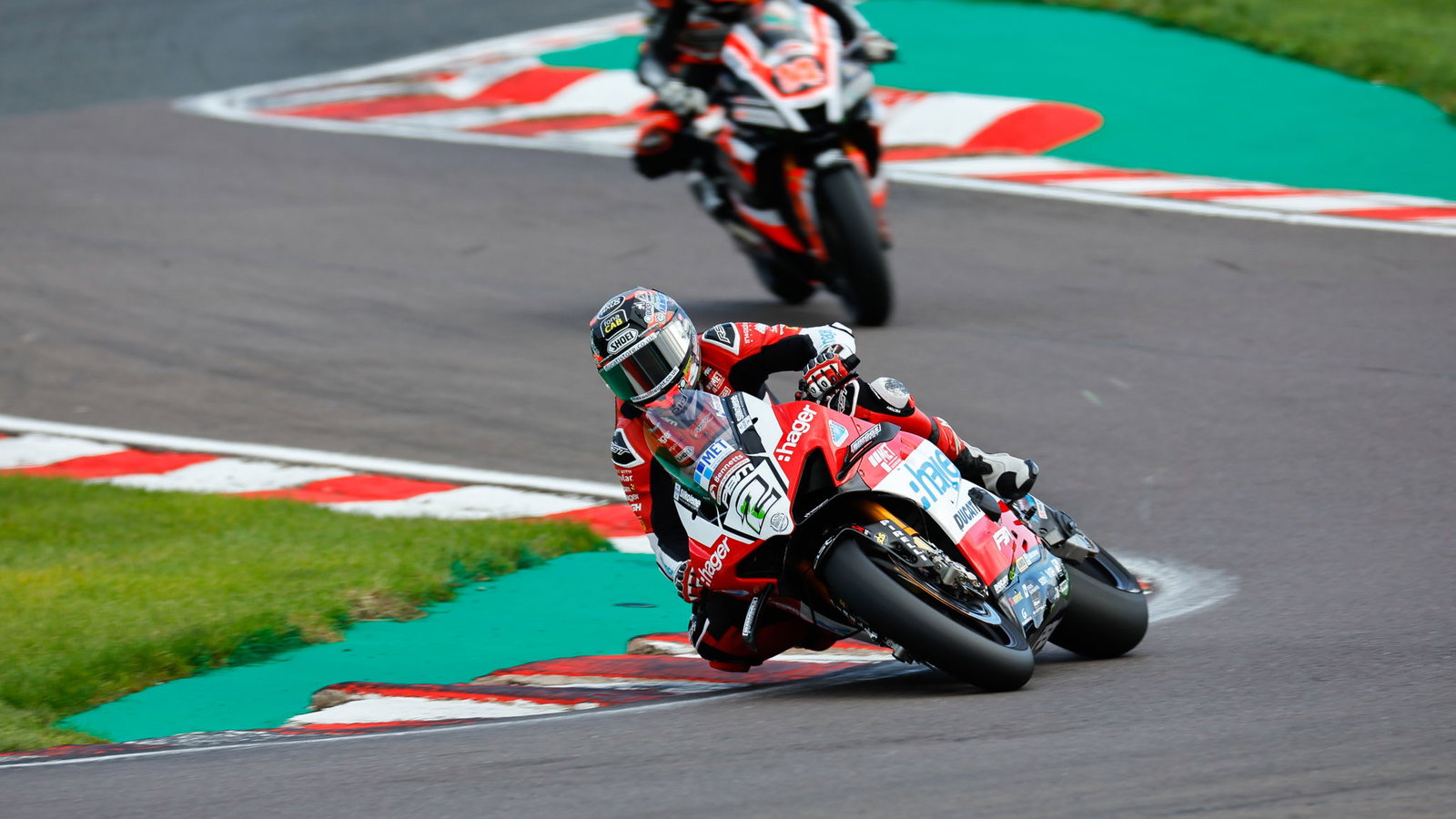 Glenn Irwin, Lee Jackson, 2024 Oulton Park BSB. Credit: Ian Hopgood Photography.